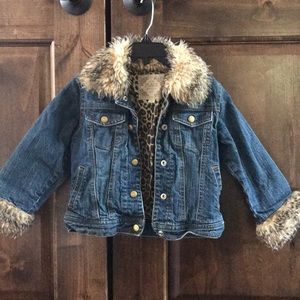 Jean jacket w/faux fur collar and cuffs